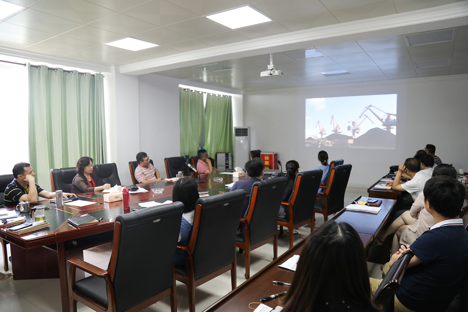 0產(chǎn)業(yè)集團公司觀看警示教育片現(xiàn)場.jpg 0產(chǎn)業(yè)集團公司觀看警示教育片現(xiàn)場.jpg