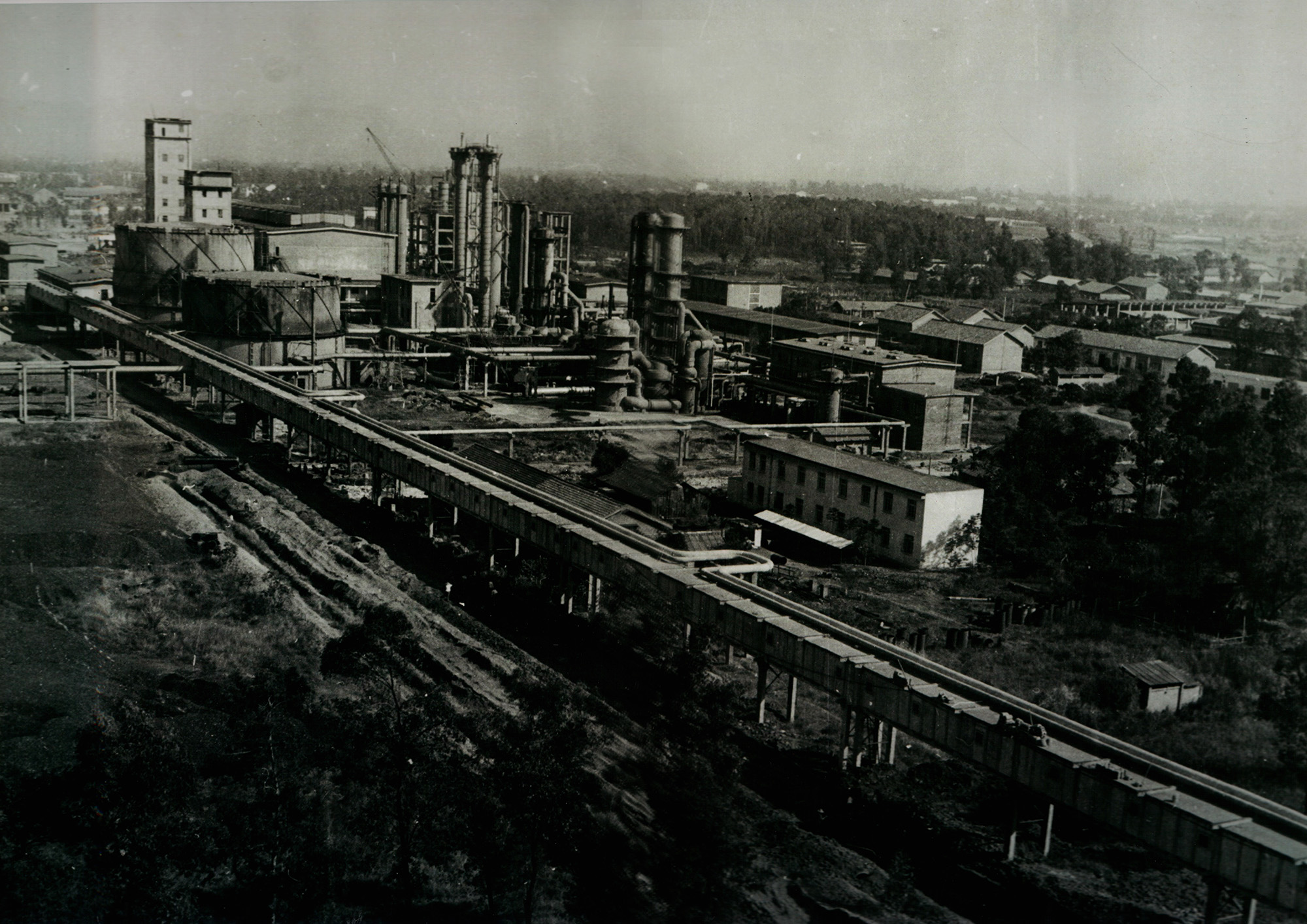 1.建廠初期柳化廠區(qū)一角。.jpg