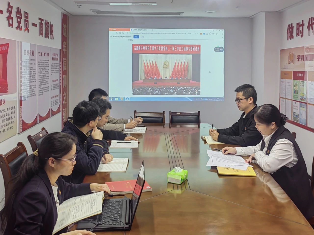 c8ed53e5b0a026036e5c2688f5df15c0.jpg c8ed53e5b0a026036e5c2688f5df15c0.jpg